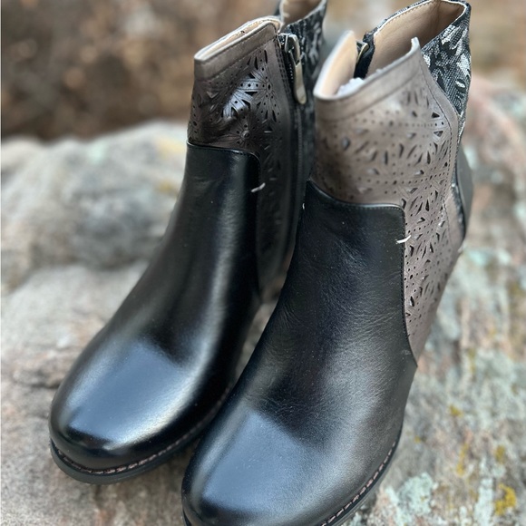 NEW in box L’Artiste booties by Spring Step. Size 8.5 - Picture 2 of 7